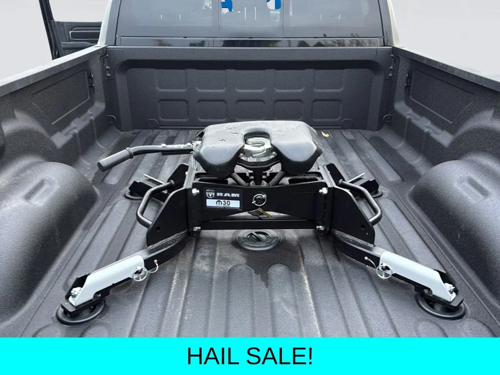 New 2026 Diamond Black Crystal Pearl-Coat Exterior Paint RAM Laramie image 29