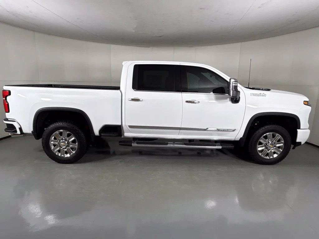 New 2026 Summit White Chevrolet High Country image 11