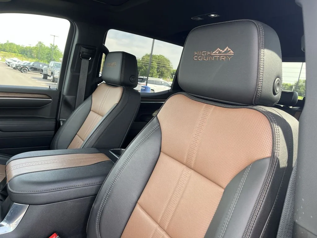 Used 2025 Black Chevrolet High Country image 11