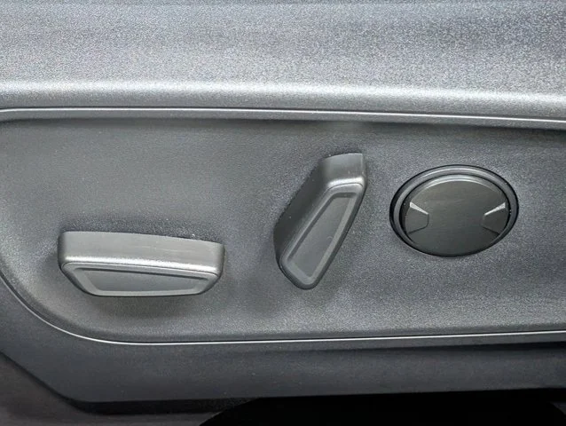 New 2026 Velocity Blue Metallic Ford Outer Banks® image 39