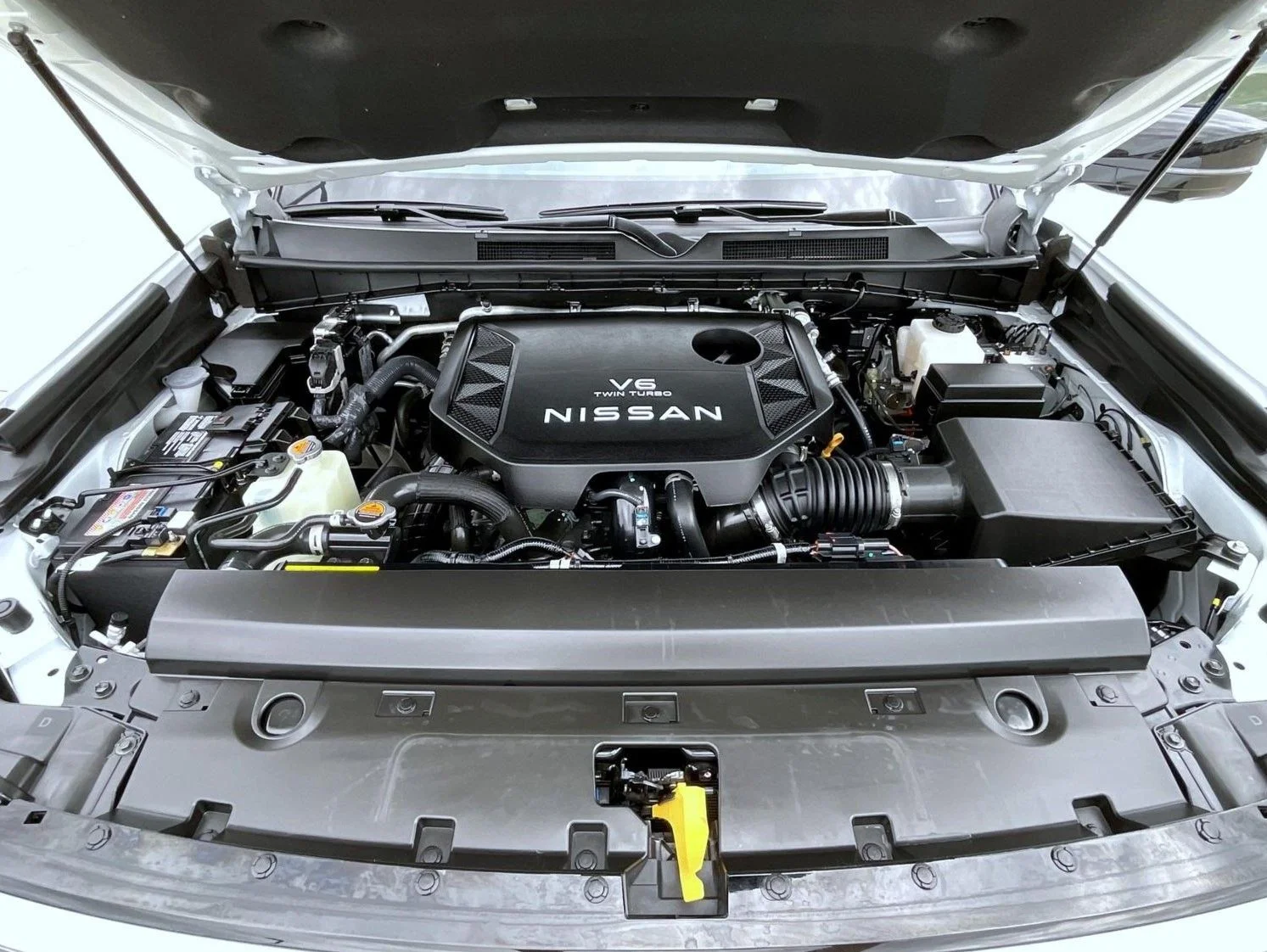 Used 2025 White Nissan Platinum Reserve image 27