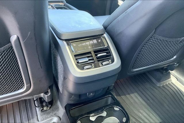 Used 2023 Blue Volvo B6 Plus 6-Seater image 10