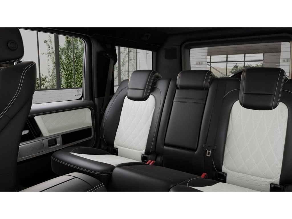 New 2027 MANUFAKTUR Dark Blue Non-Metallic Mercedes-Benz G 580 image 5