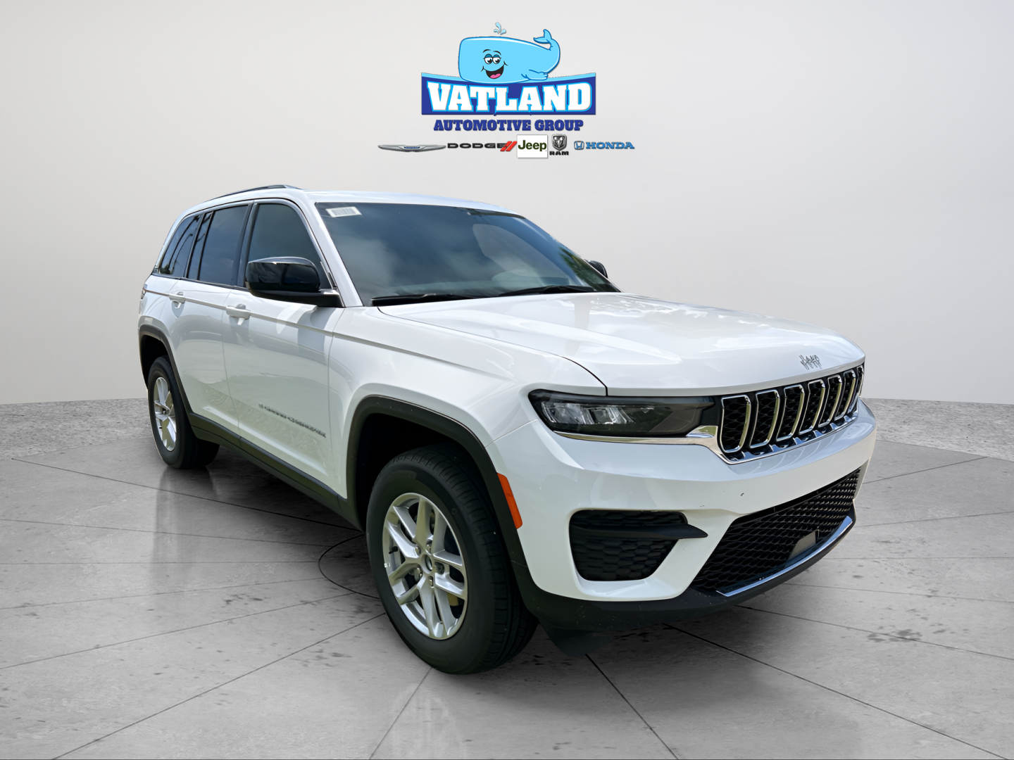 New 2026 Bright White Clear-Coat Exterior Paint Jeep Laredo X image 7