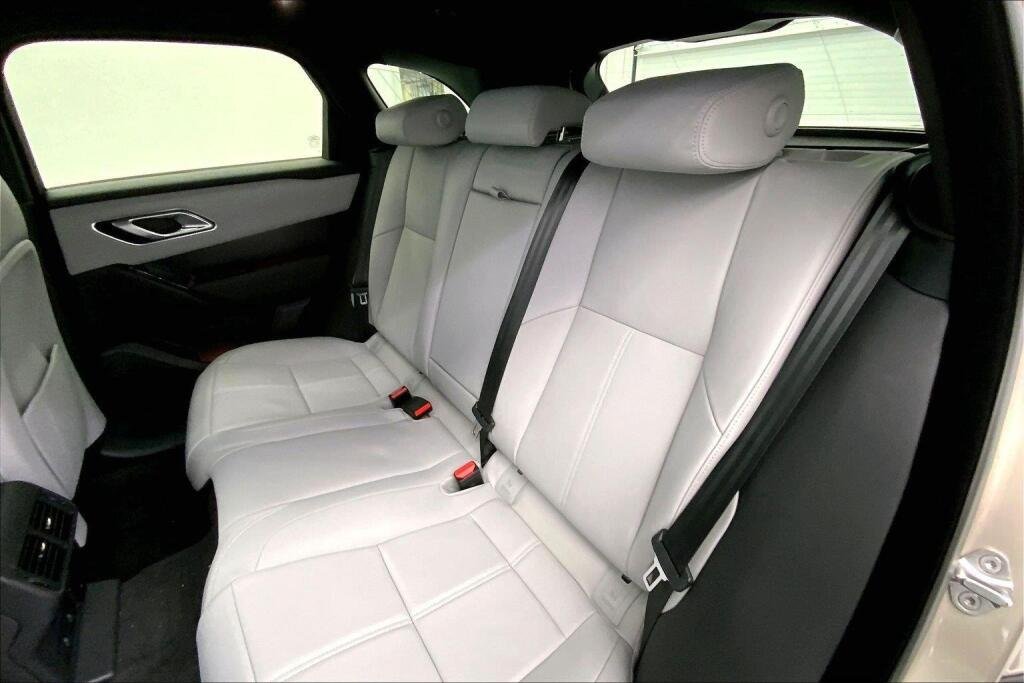 New 2026 Batumi Gold Premium Metallic Land Rover Dynamic SE image 19