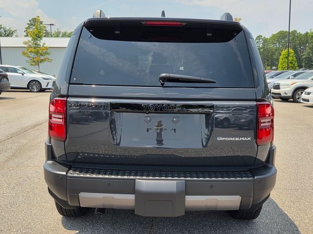 Used 2025  Toyota Base image 4