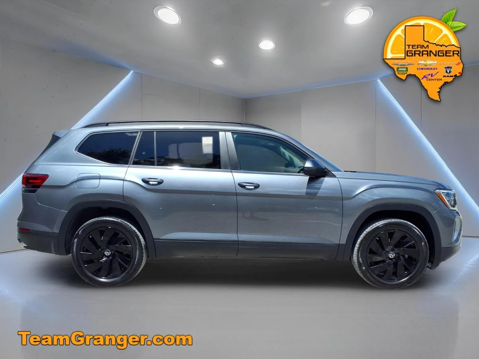 Used 2024 Gray Volkswagen 2.0T SE w/Technology image 5