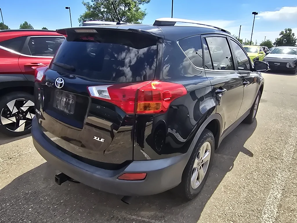Used 2015 Black Toyota XLE image 5