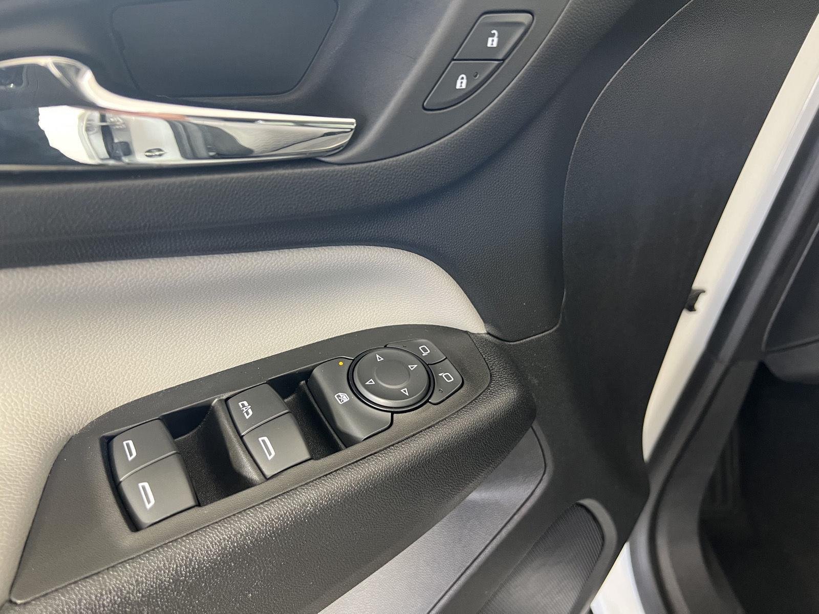 Used 2022 Summit White Chevrolet LS image 6