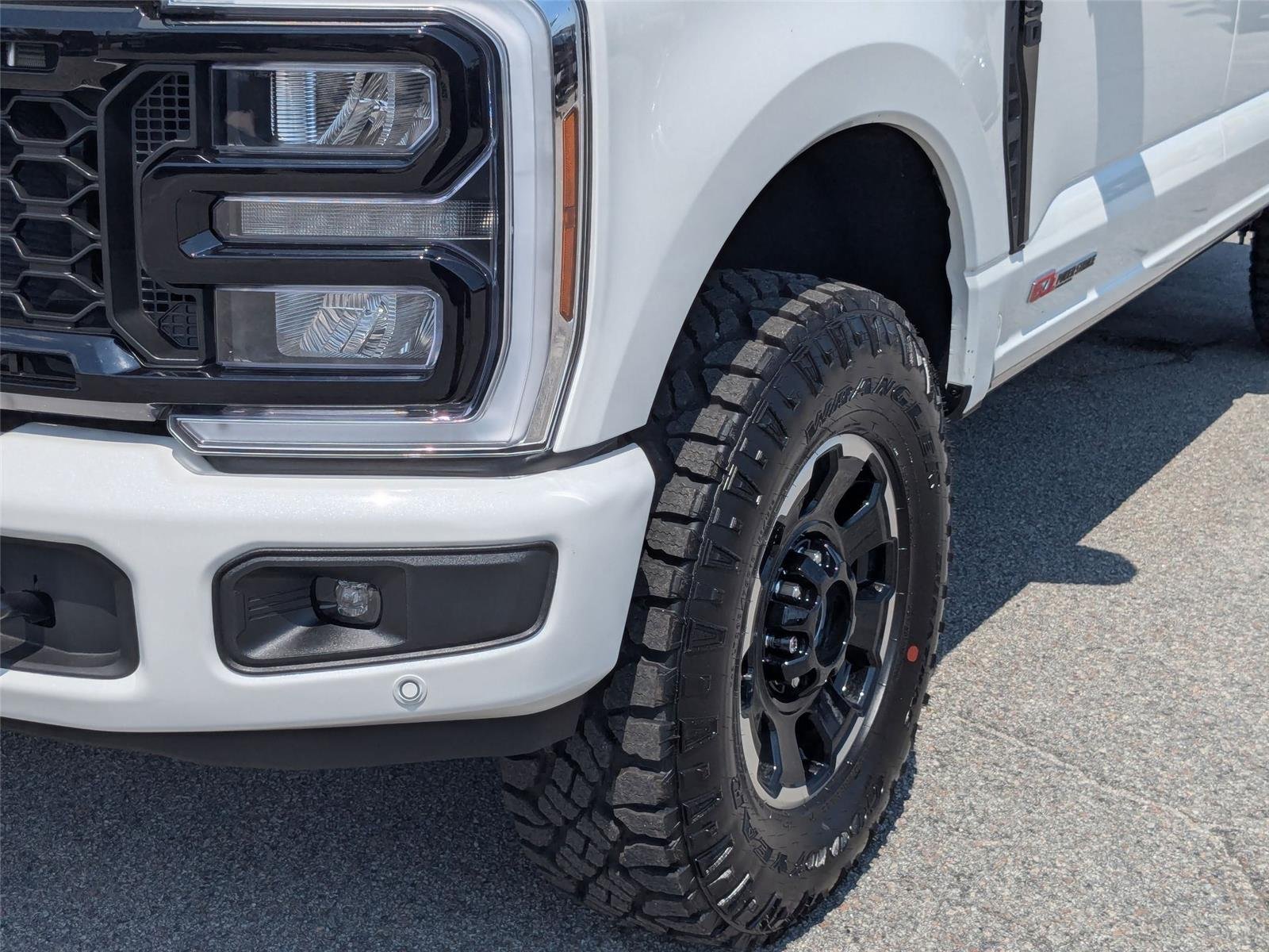 New 2026 Star White Metallic Tri-Coat Ford F-250® Lariat® image 9