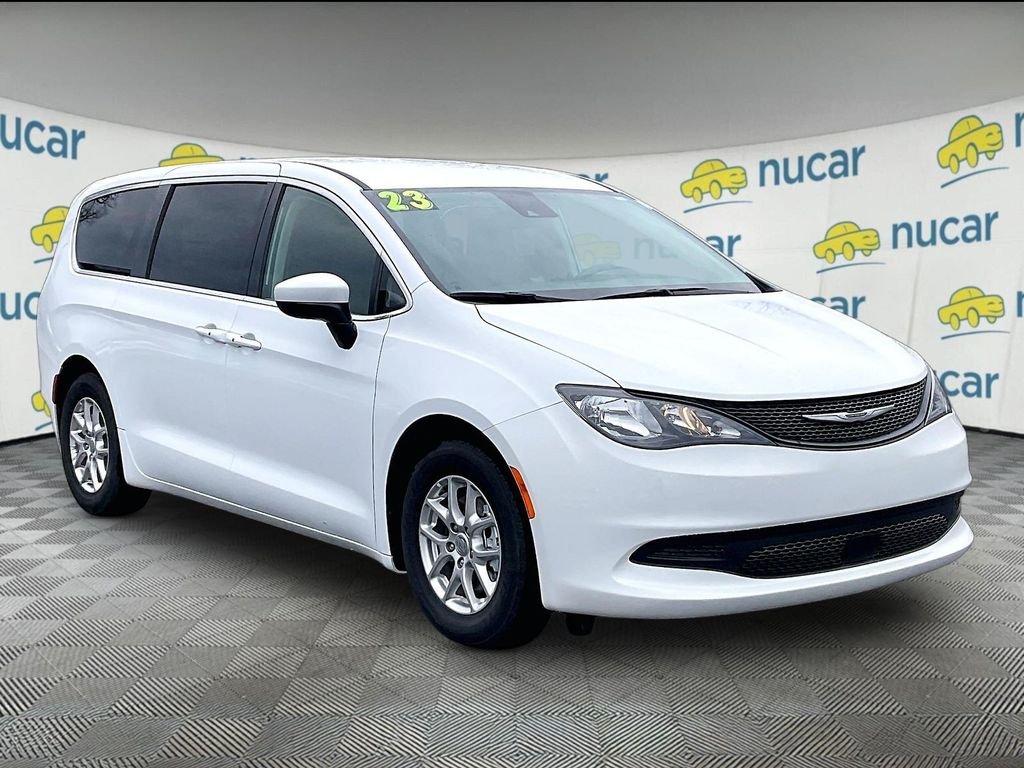 2023 Chrysler Voyager LX's photo