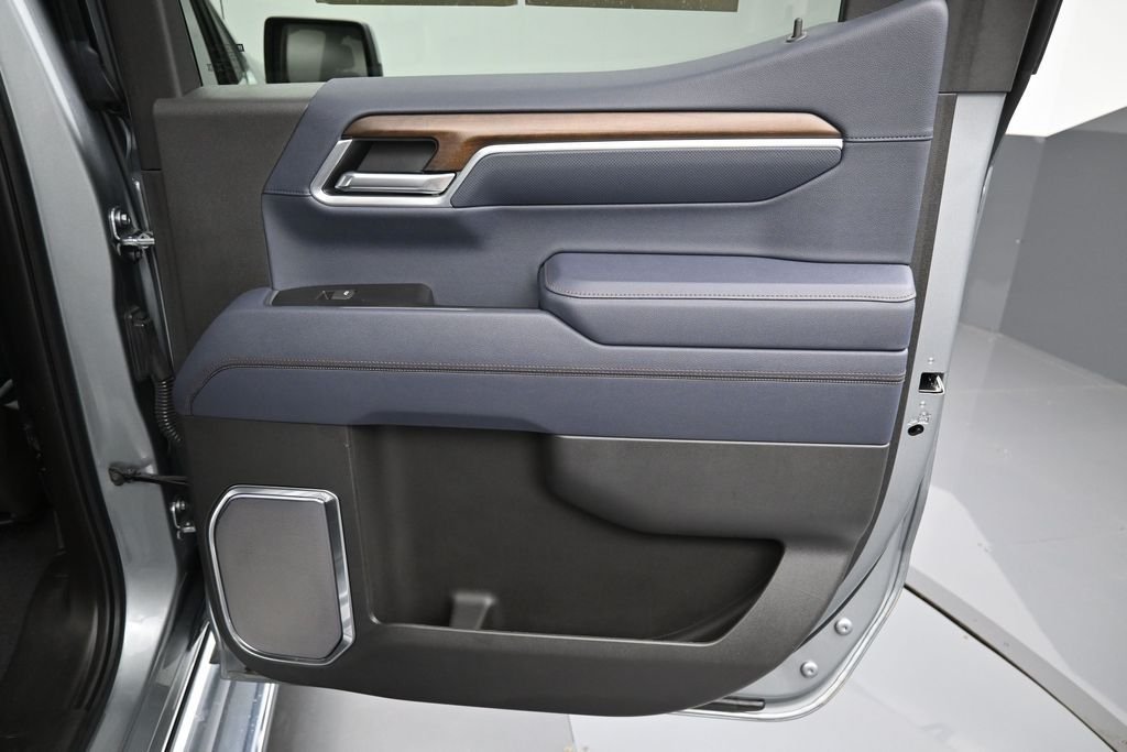 Used 2025 Gray Chevrolet High Country image 33