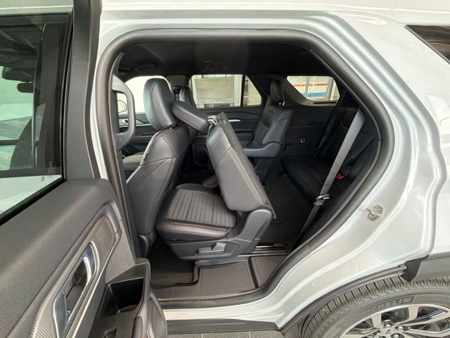 New 2026 Space White Metallic Ford ST-Line image 50