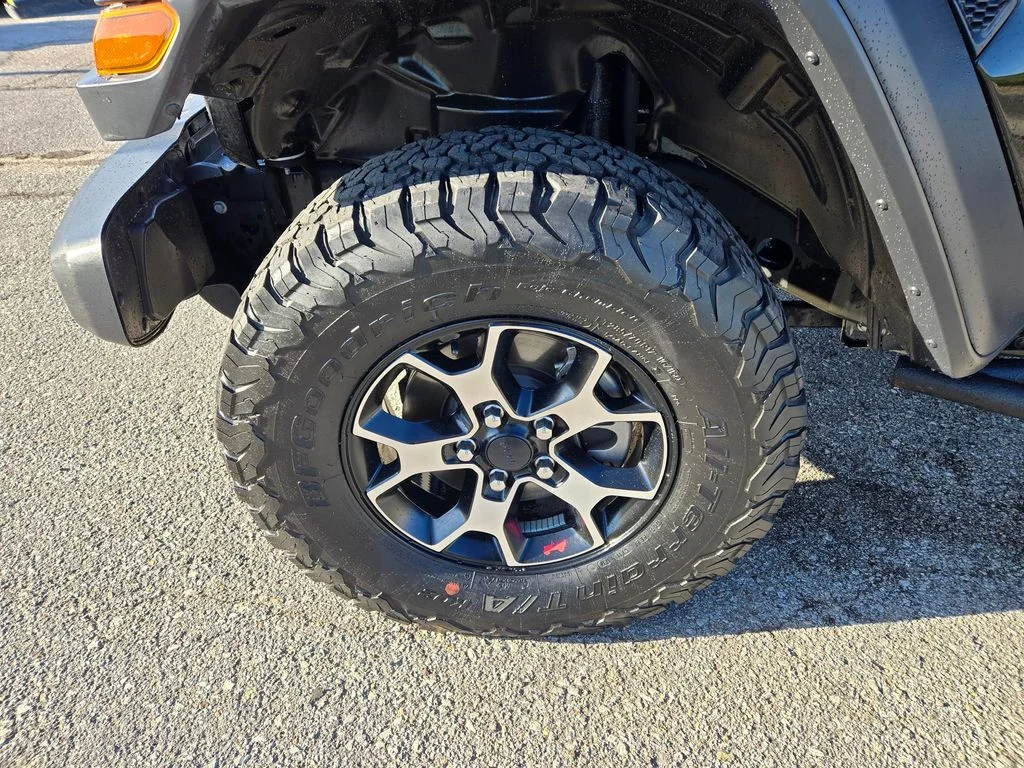 Used 2018 Black Jeep Unlimited Rubicon image 12