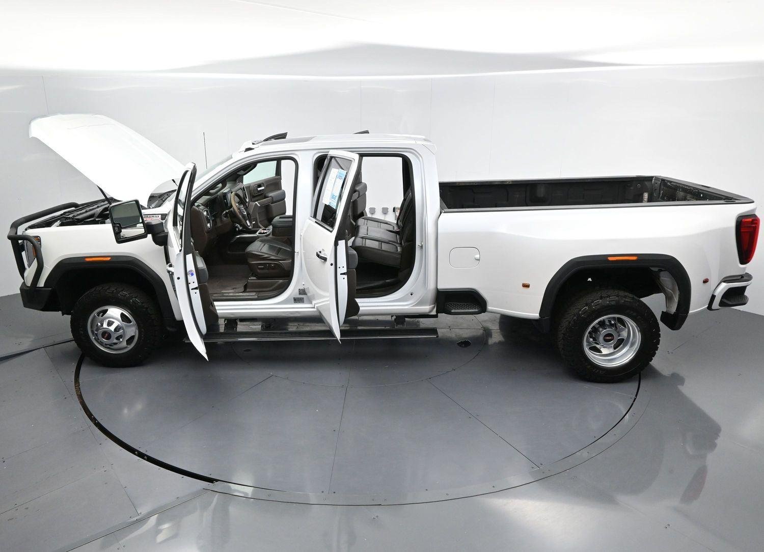 Used 2022 White Frost Tricoat GMC Denali image 45