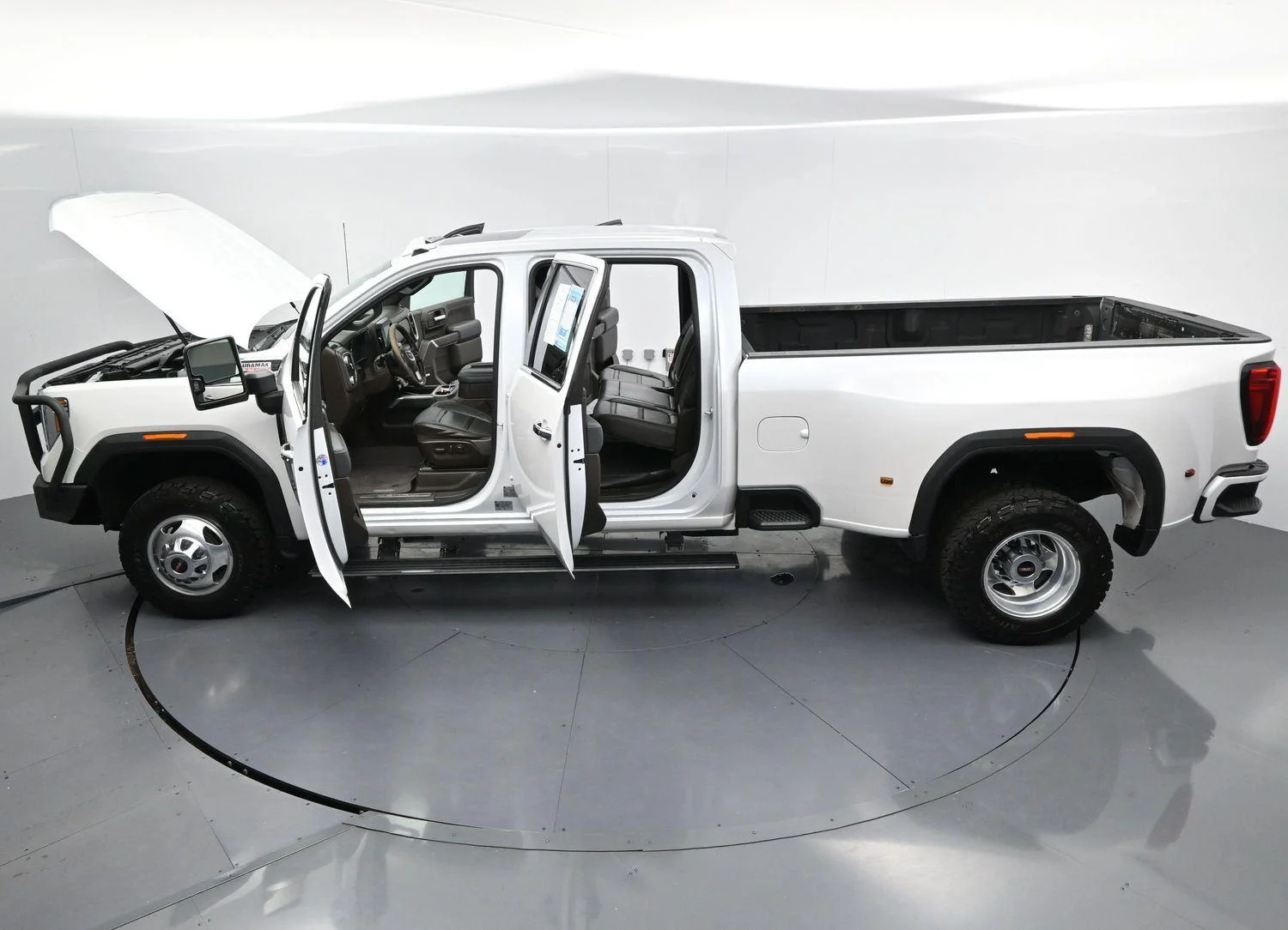 Used 2022 White Frost Tricoat GMC Denali image 45