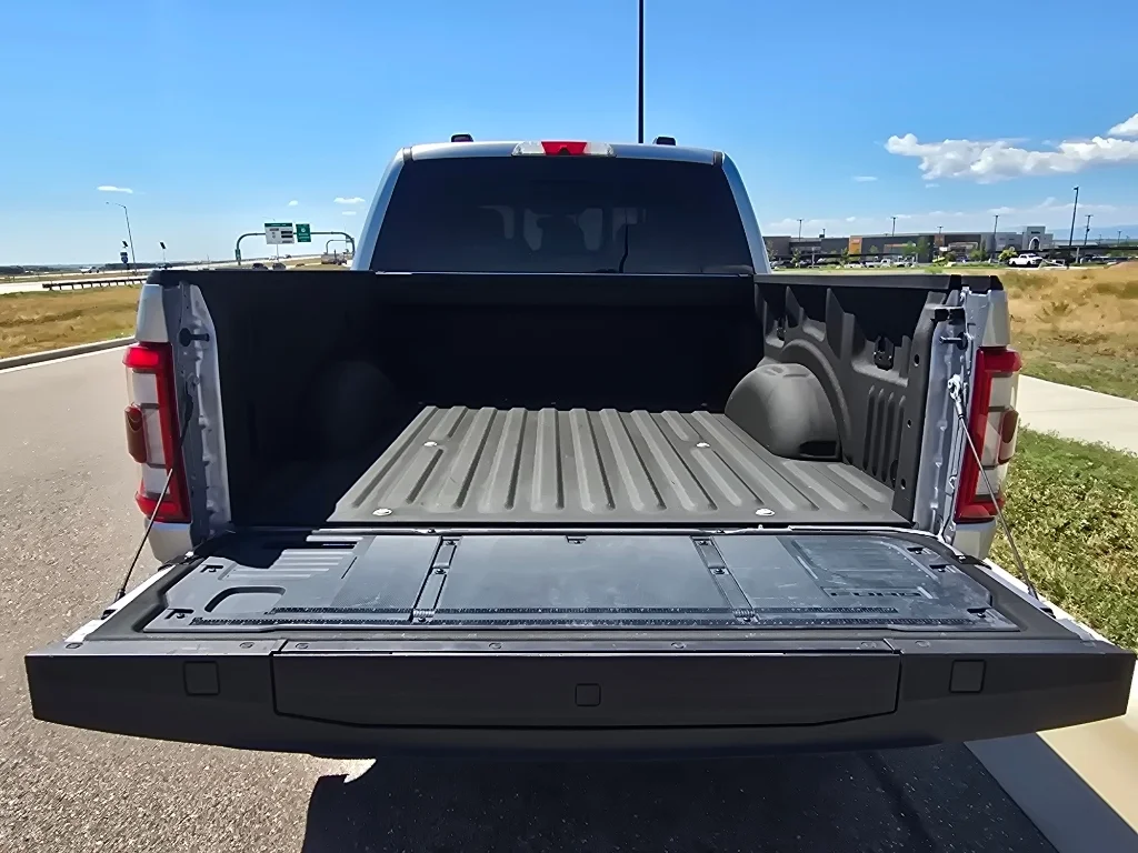 Used 2022 Iconic Silver Metallic Ford LARIAT image 10