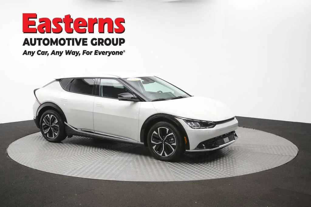 Used 2023 White Kia Wind image 51