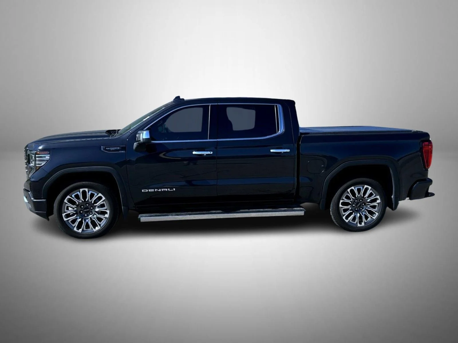 Used 2024 Silver GMC Denali Ultimate image 8