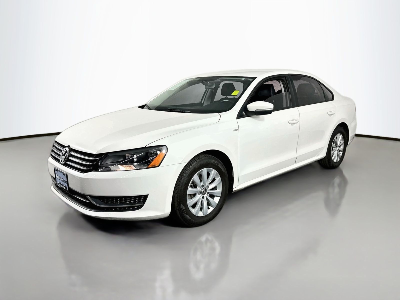Used 2015 White Volkswagen 1.8T S image 3