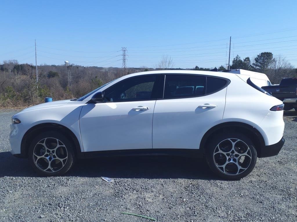 New 2025 Milano White Exterior Paint Alfa Romeo  image 15
