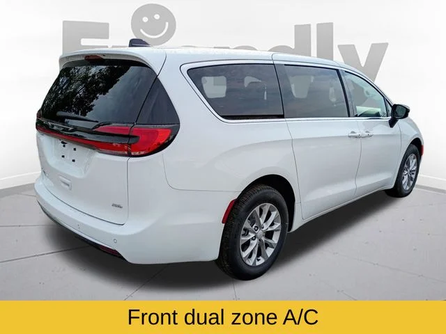 New 2027 White/off-white Chrysler Select image 5
