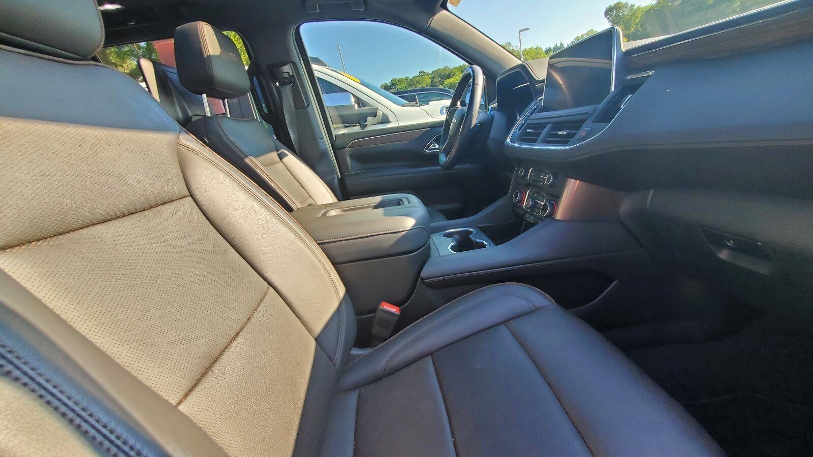 Used 2024 Summit White Chevrolet High Country image 4