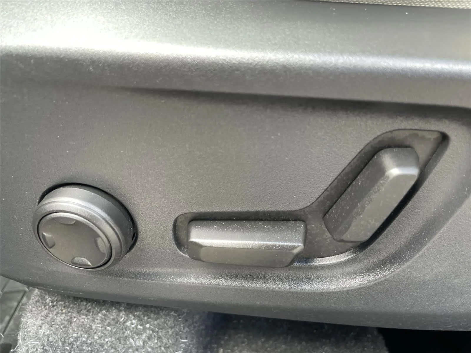 2023 Volvo XC40 Plus - Photo 13