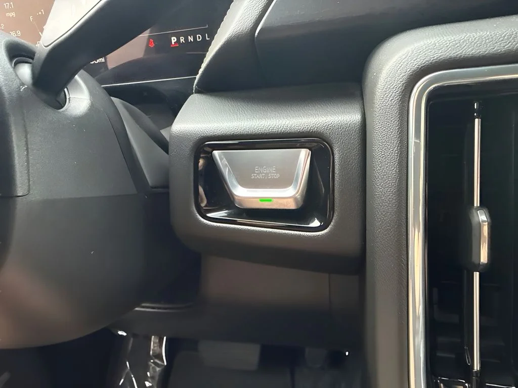 Used 2025 Silver GMC Denali image 26