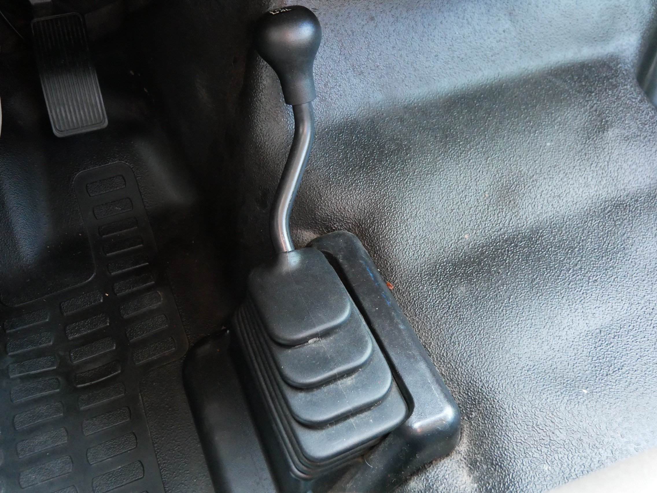 Used 2010 White Ford XL image 26