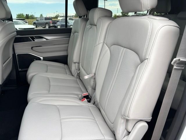 New 2026 Bright White Clear-Coat Exterior Paint Jeep Limited Altitude image 18
