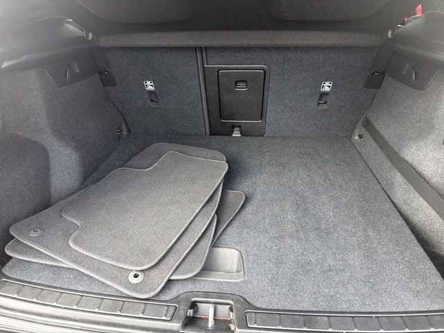 Used 2020 Black Volvo Momentum image 16