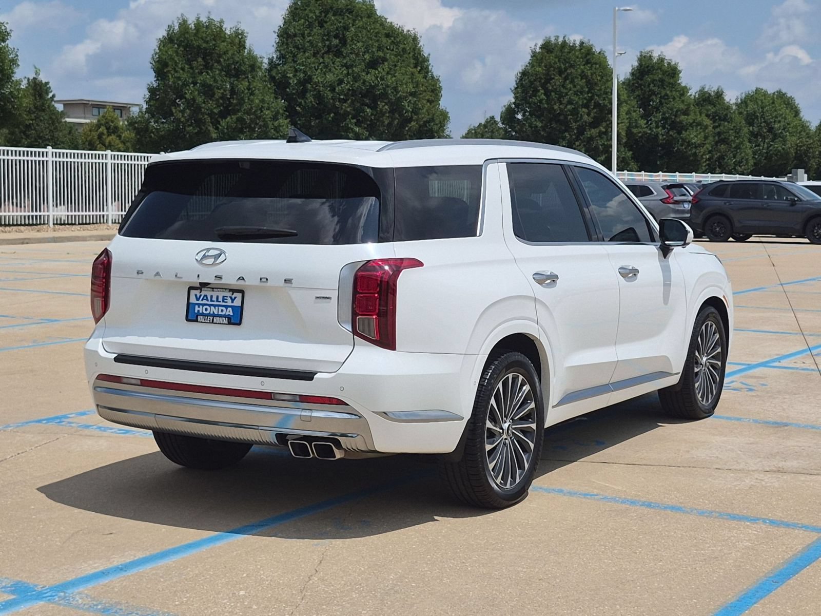 Used 2023 Hyper White Hyundai Calligraphy image 6