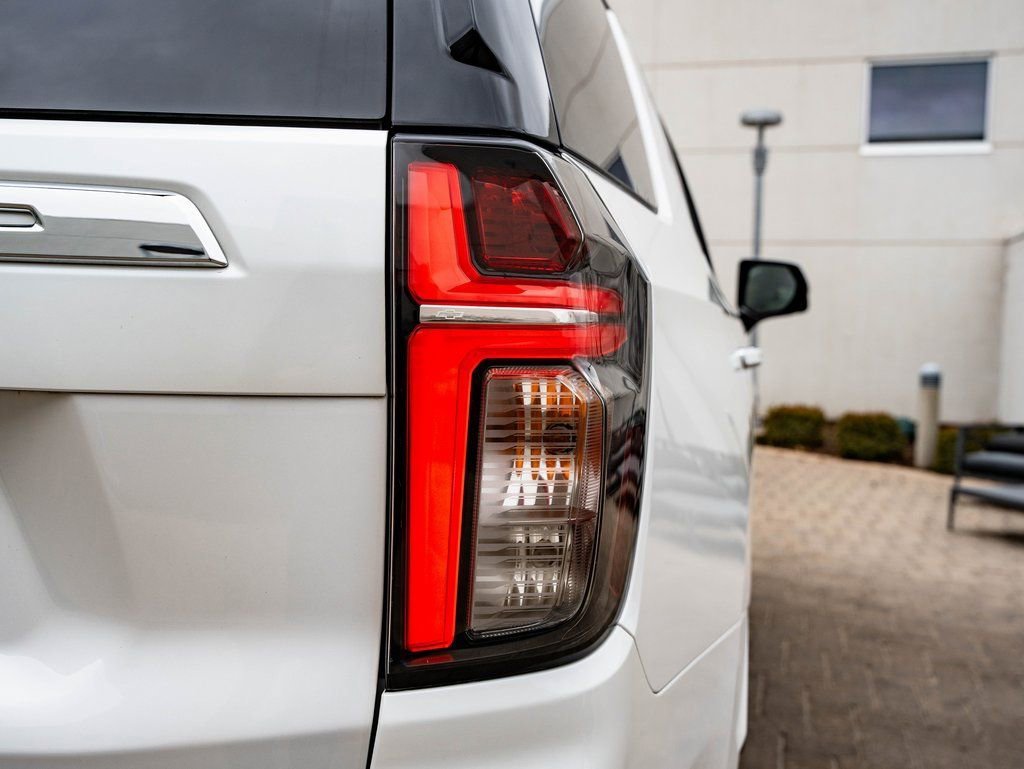 Used 2021 Iridescent Pearl Tricoat Chevrolet Premier image 9