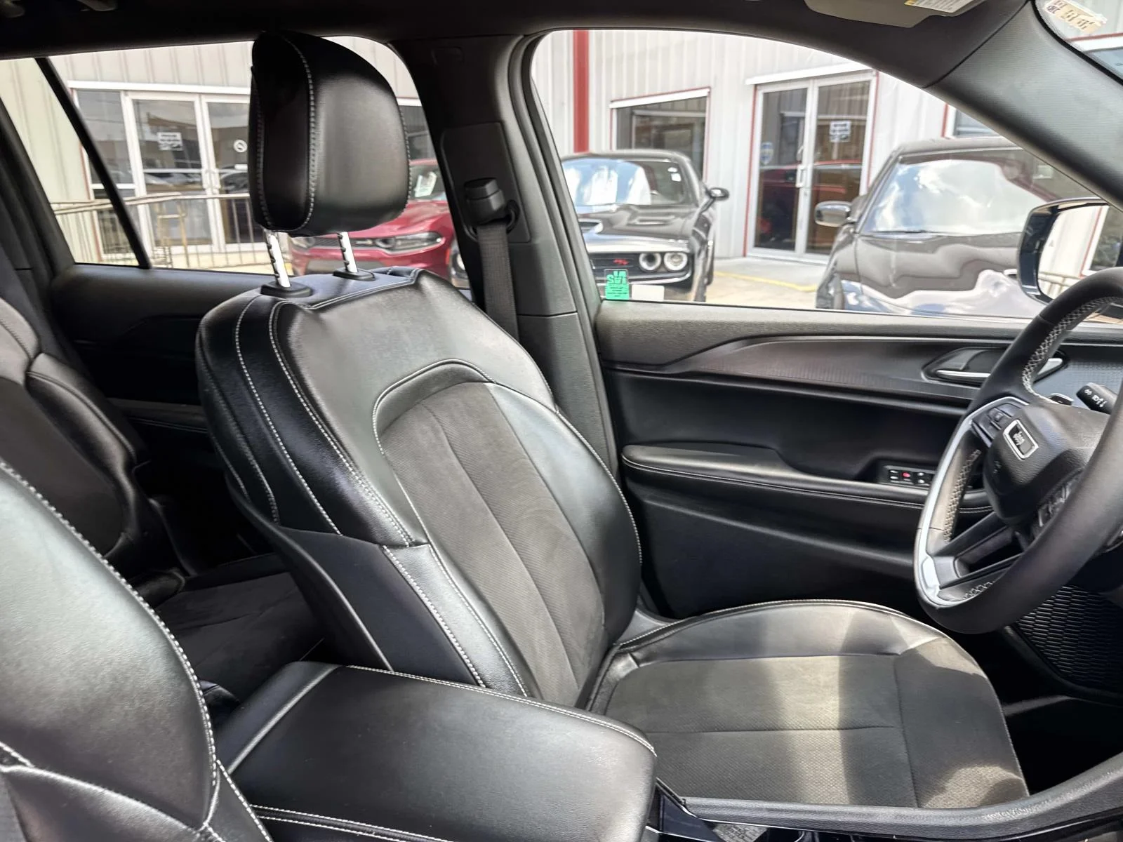Used 2023 Diamond Black Crystal Pearlcoat Jeep Altitude image 10