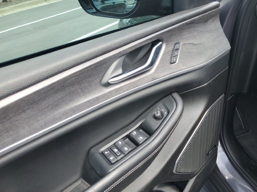 Used 2025 Gray Jeep Limited image 10