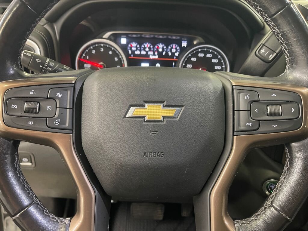 Used 2021 IRIDESCENT PEARL TRICOAT Chevrolet High Country image 18