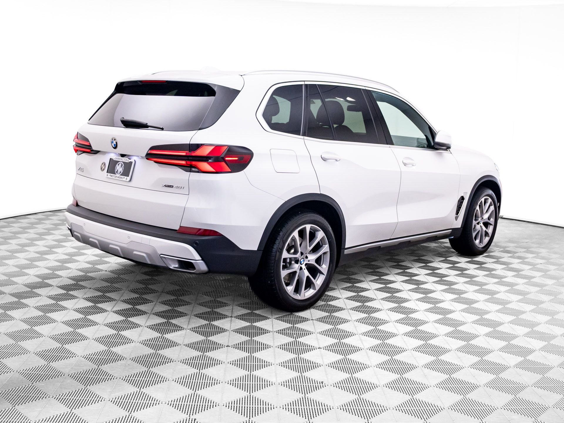 Certified Used 2024 Alpine White BMW xDrive40i image 5