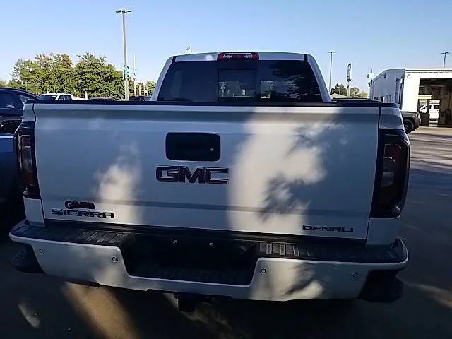 Used 2018 WHITE FROST TRICOAT GMC Denali image 23
