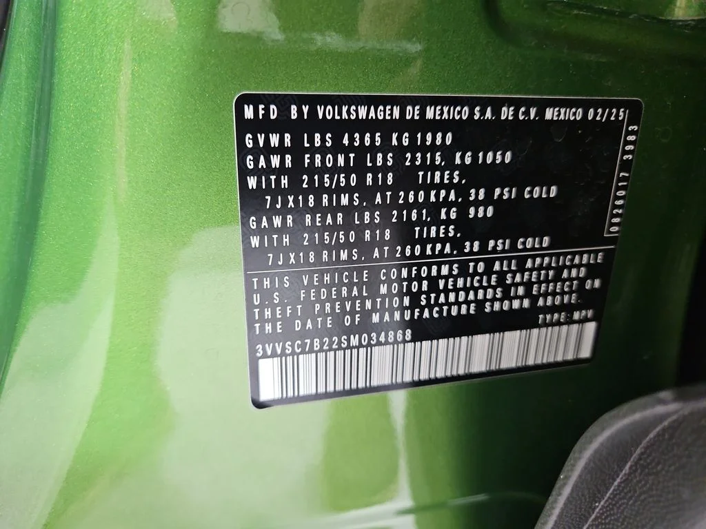 Certified Used 2025 Green Volkswagen 1.5T SE image 31