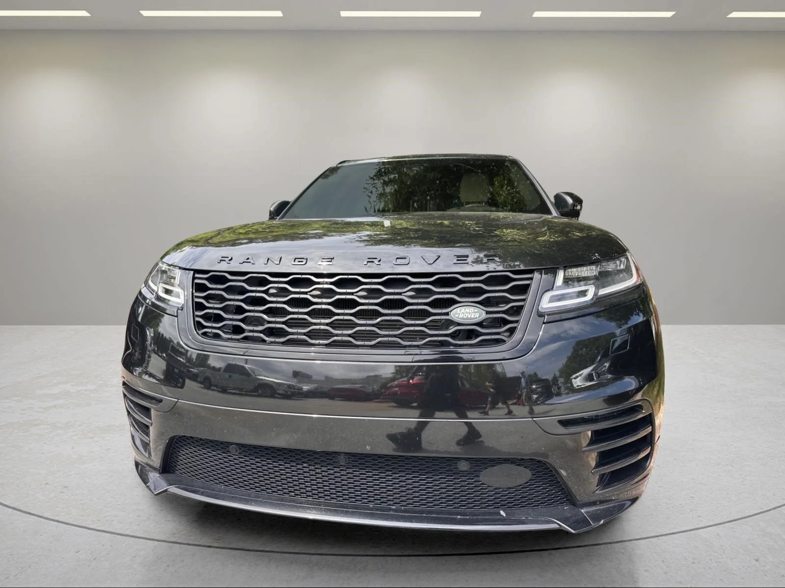 Used 2020  Land Rover R-Dynamic S image 5