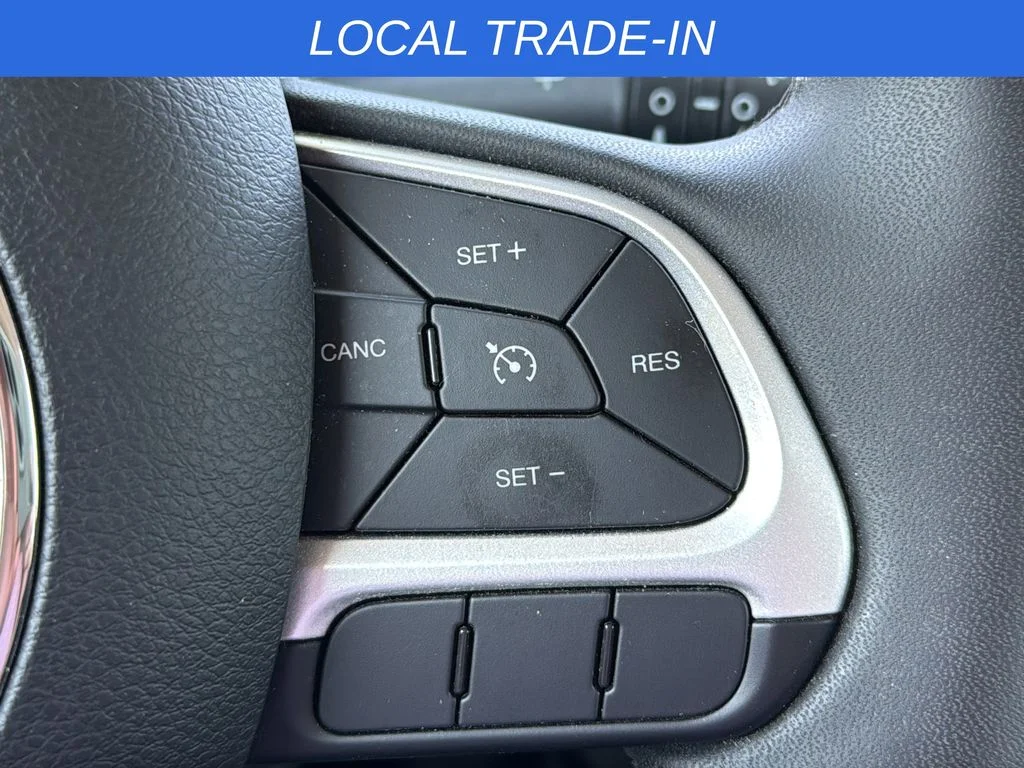 Used 2018 White Jeep Latitude image 17