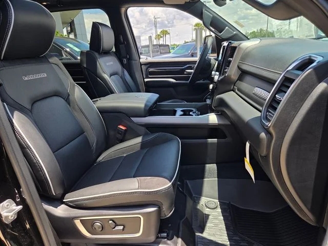 New 2026 Diamond Black Crystal Pearl-Coat Exterior Paint RAM Laramie image 16