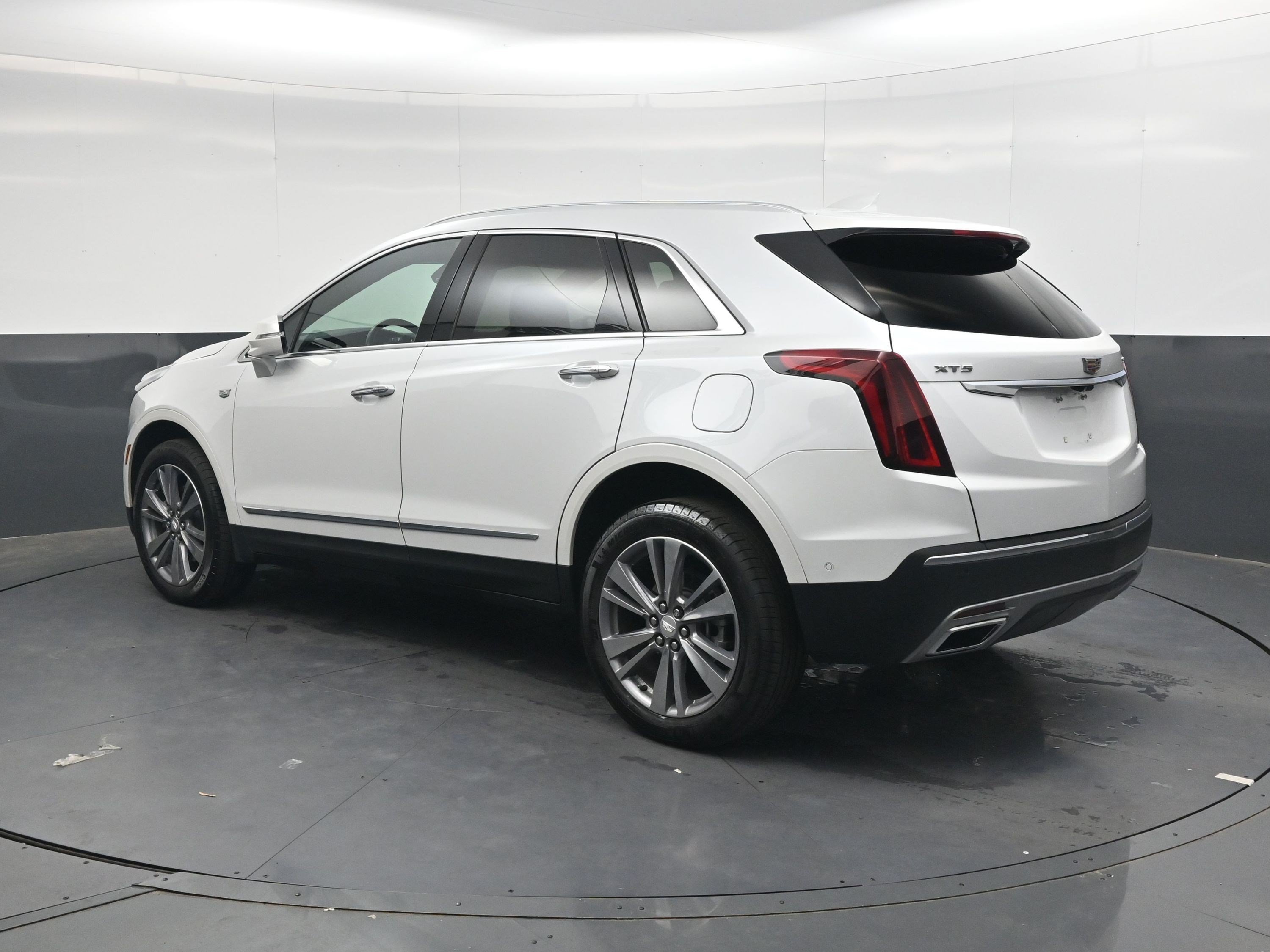 Used 2024 Crystal White Tricoat Cadillac FWD Premium Luxury image 6