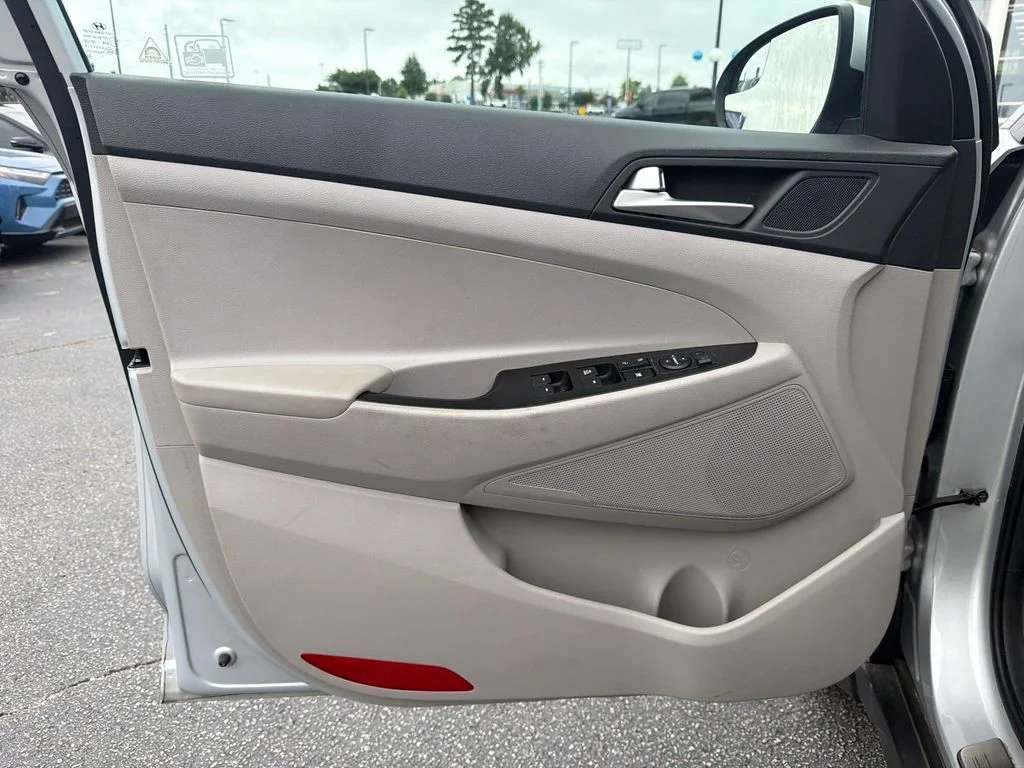 Used 2019 Silver Hyundai SE image 10