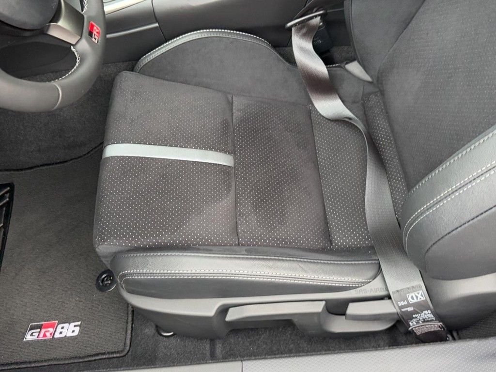 2025 Toyota GR86 Premium - Photo 10
