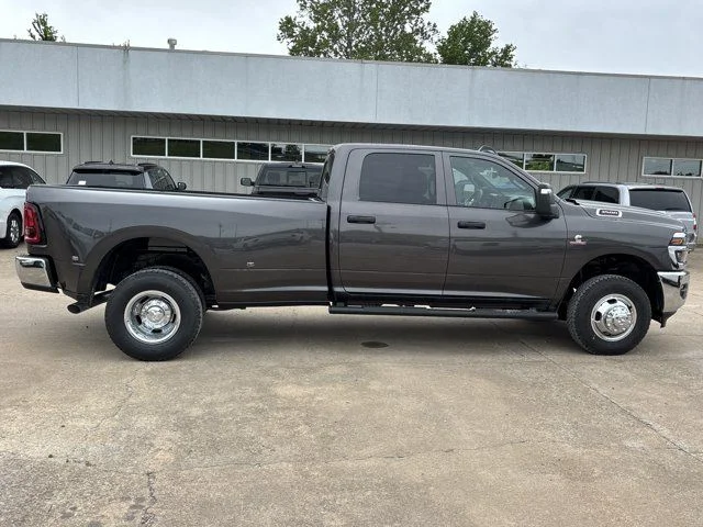 New 2026 Granite Crystal Metallic Clear-Coat Exterior Paint RAM Tradesman image 2
