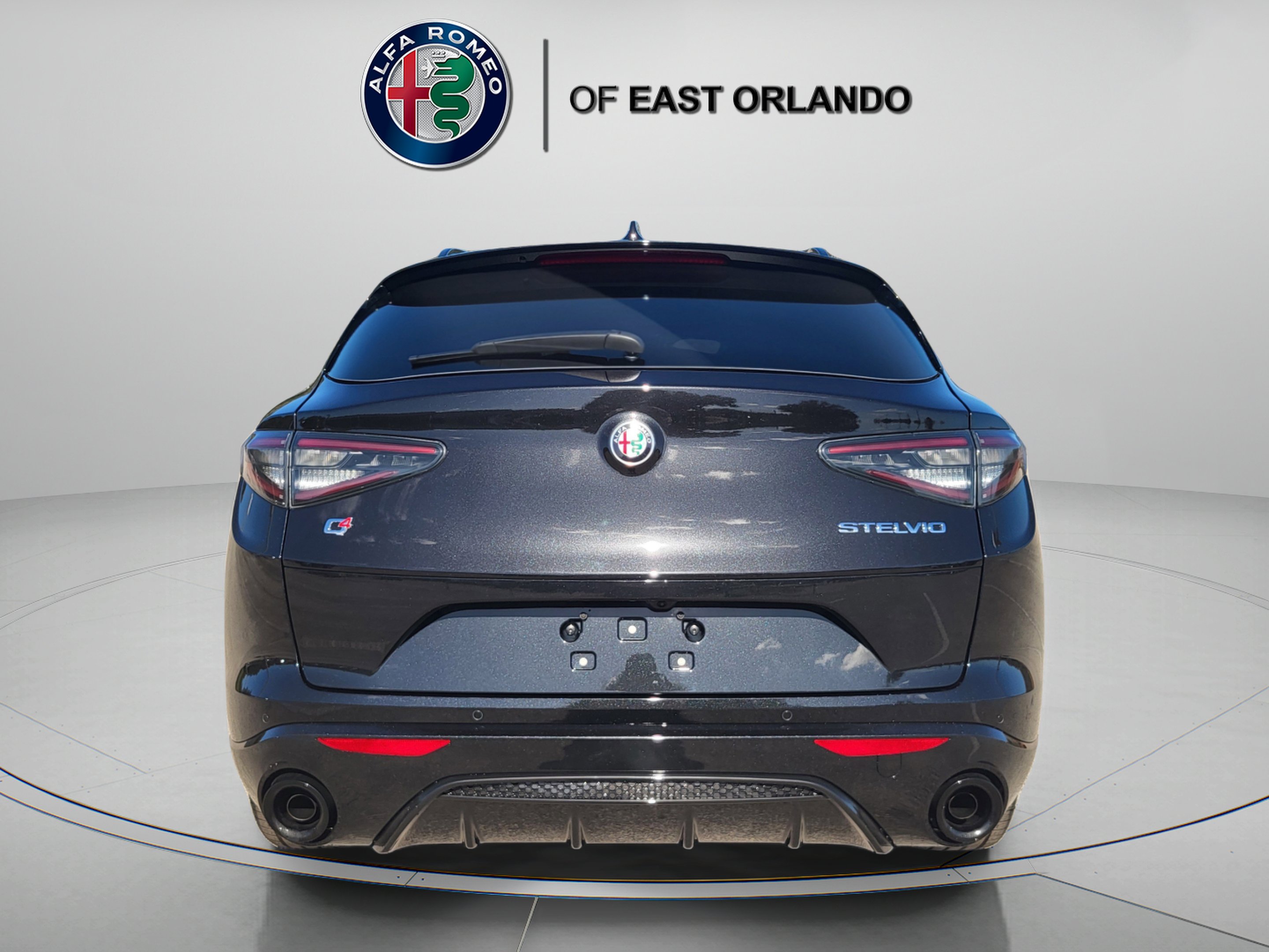 New 2026 Vulcano Black Metallic Alfa Romeo  image 5