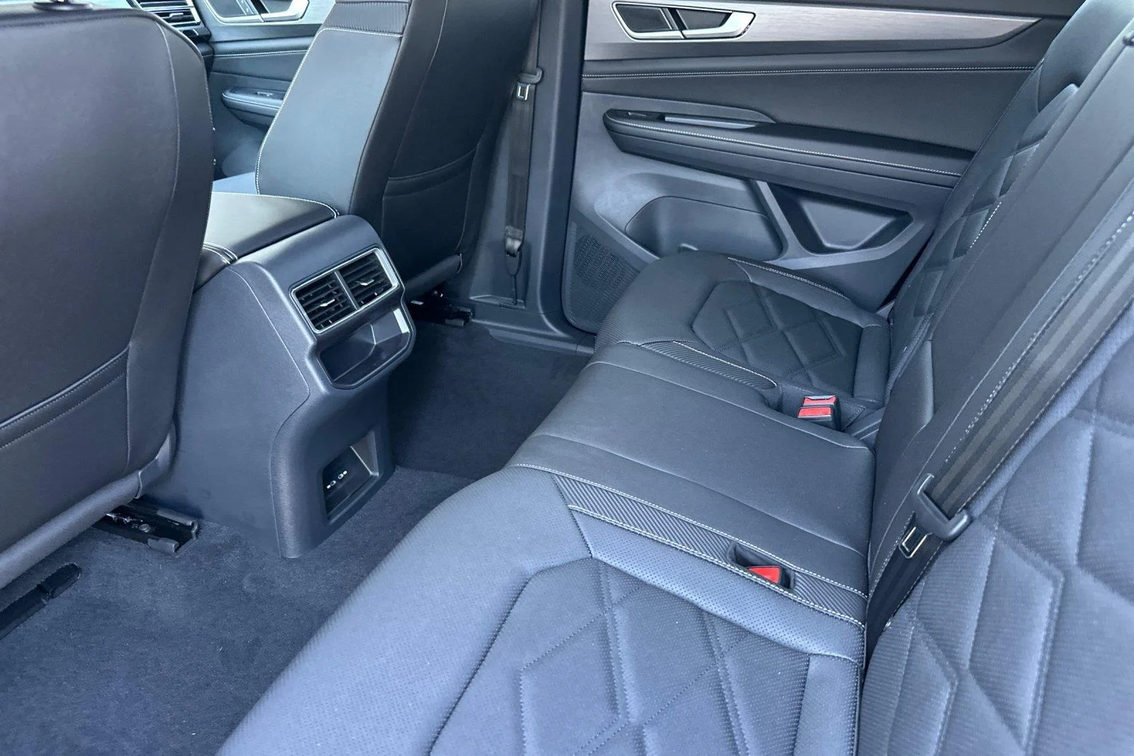New 2026 Deep Black Pearl Volkswagen 2.0T SE image 12