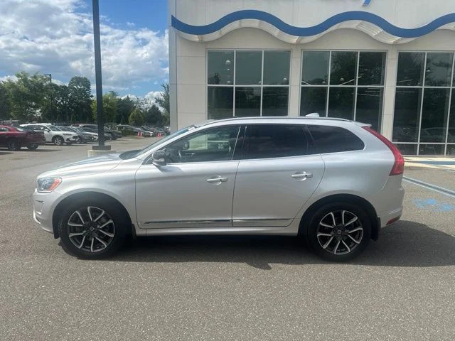 Used 2017 Bright Silver Metallic Volvo T6 Dynamic image 5